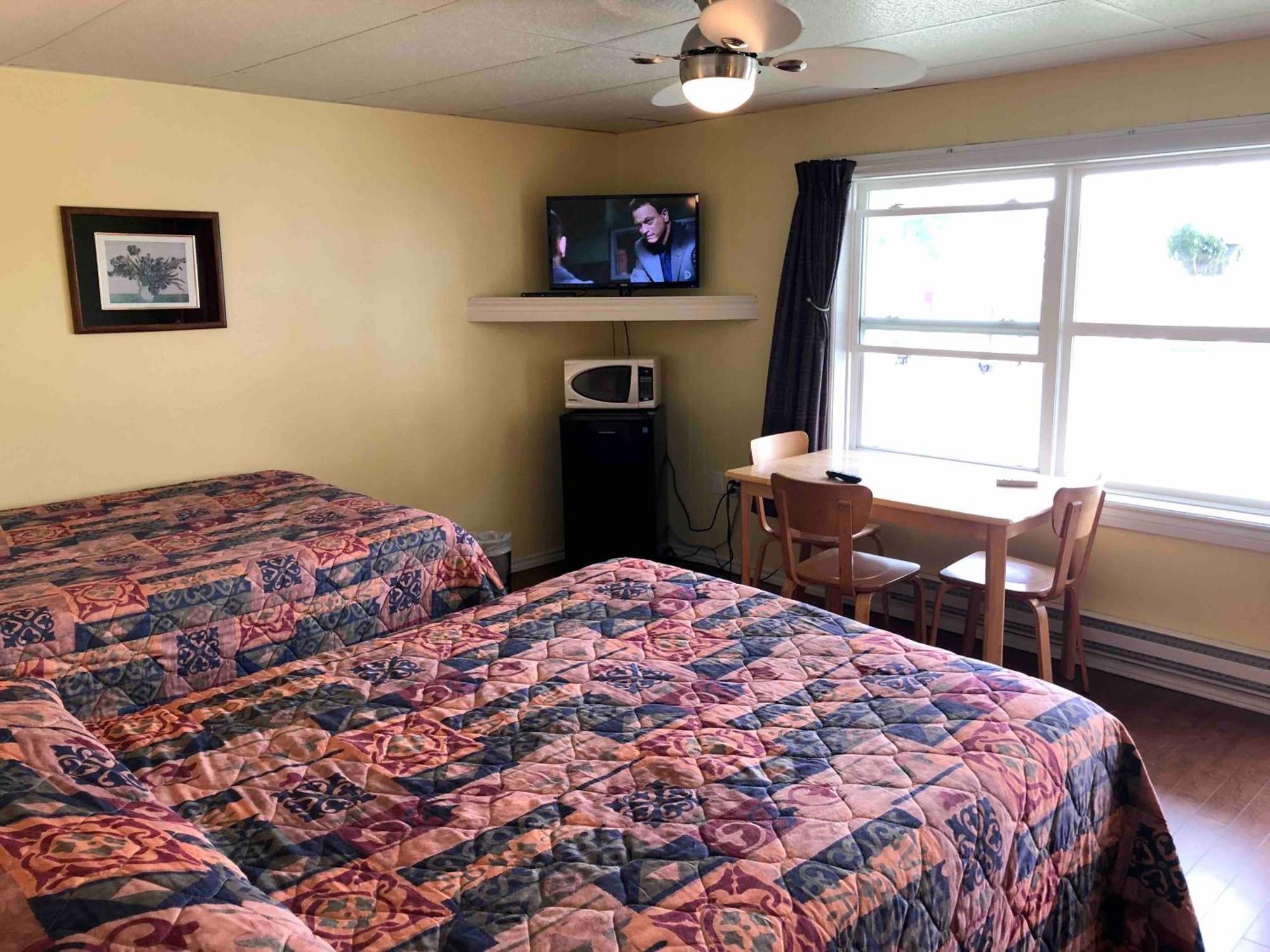 Lakelawn B&B And Motel Yarmouth Exterior photo