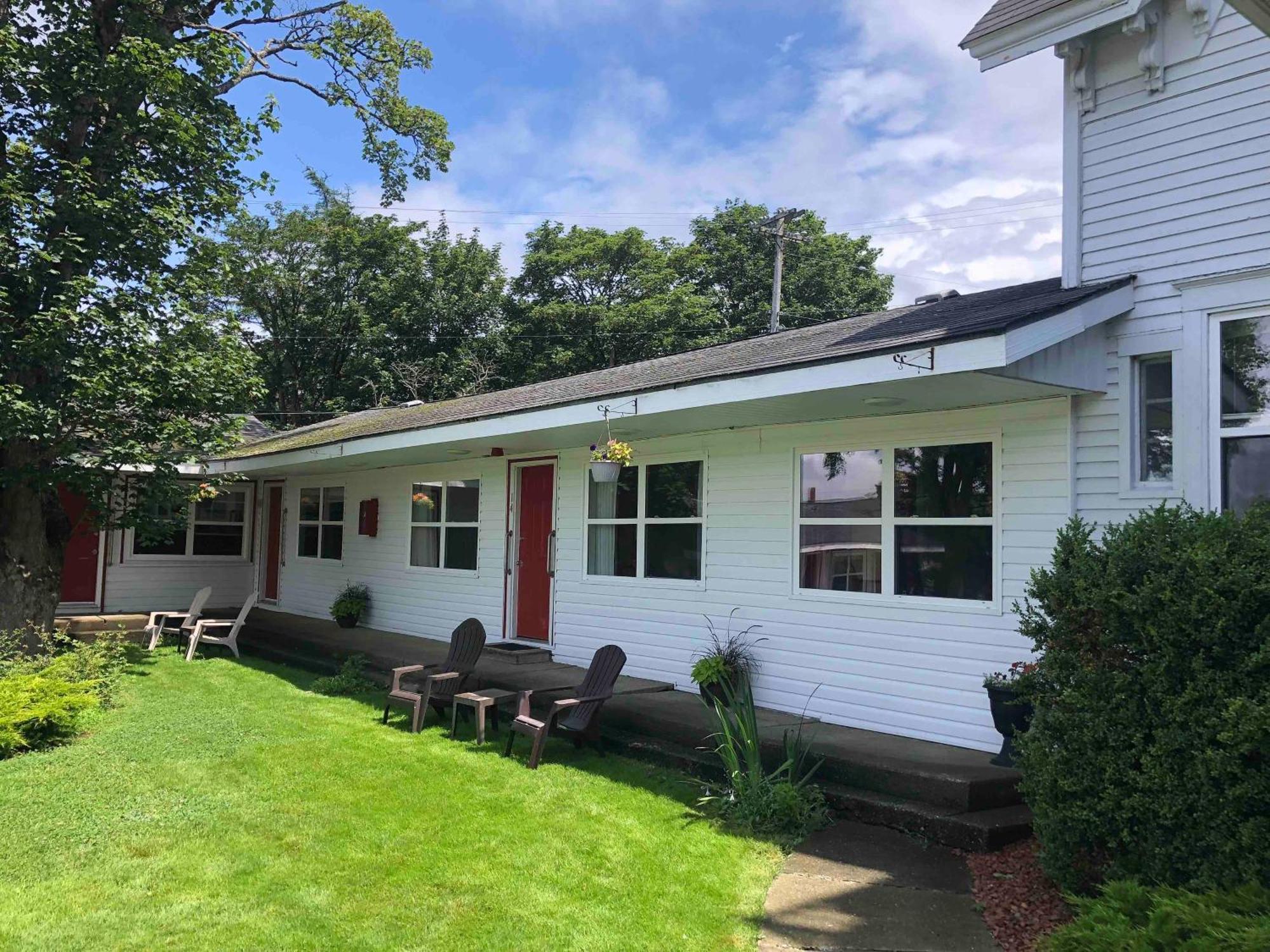 Lakelawn B&B And Motel Yarmouth Exterior photo